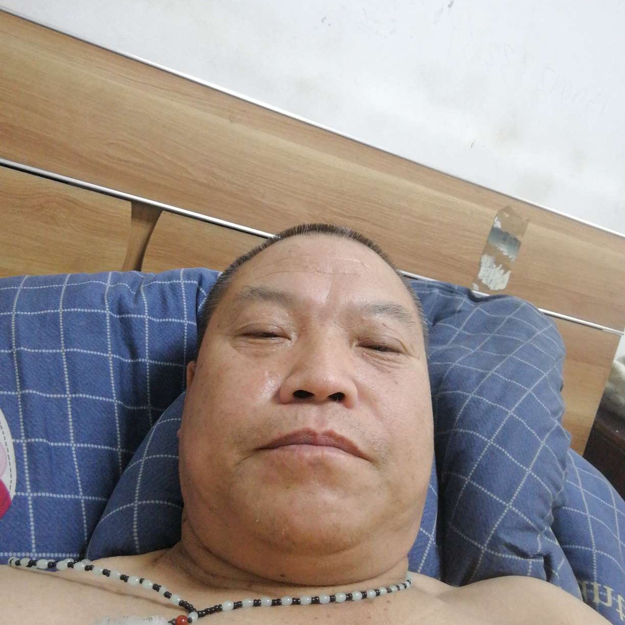 甜美蹙眉绝影的照片