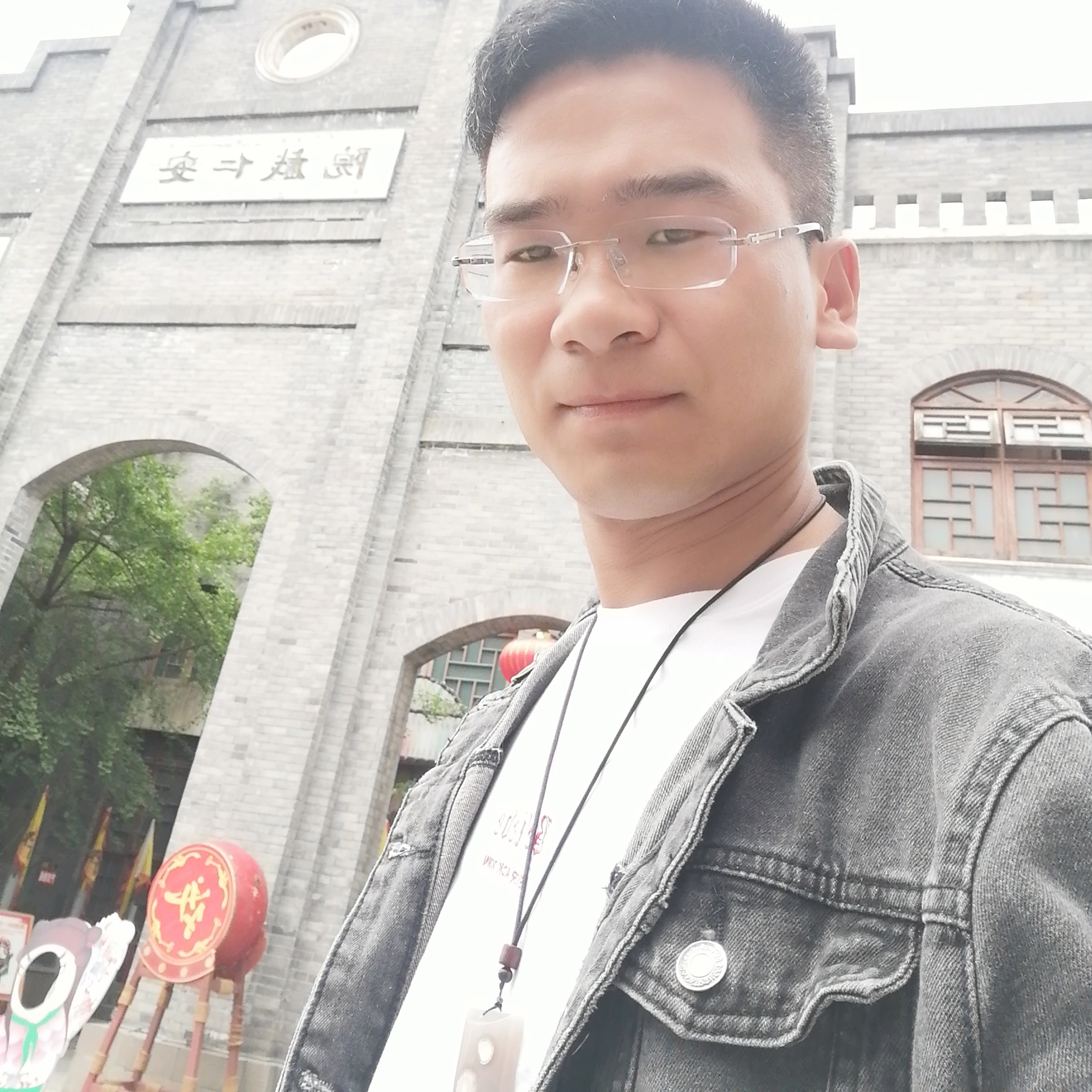 雾漫了风景的照片