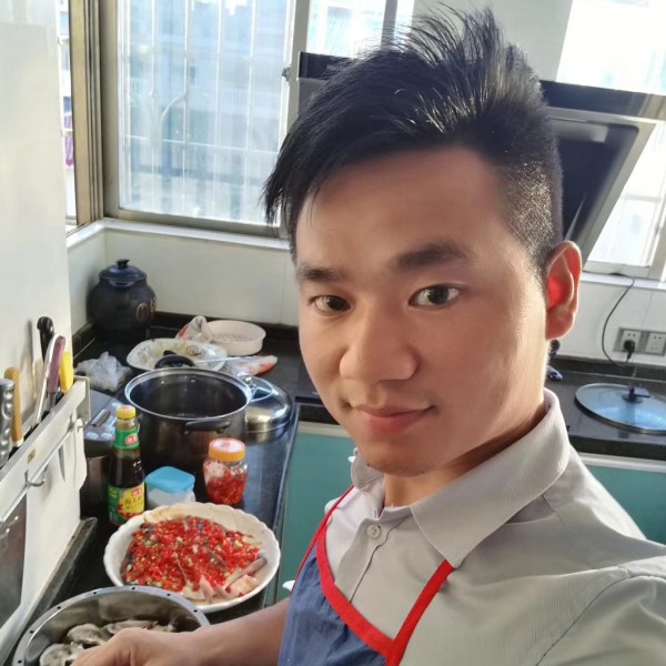秋林的森林的照片