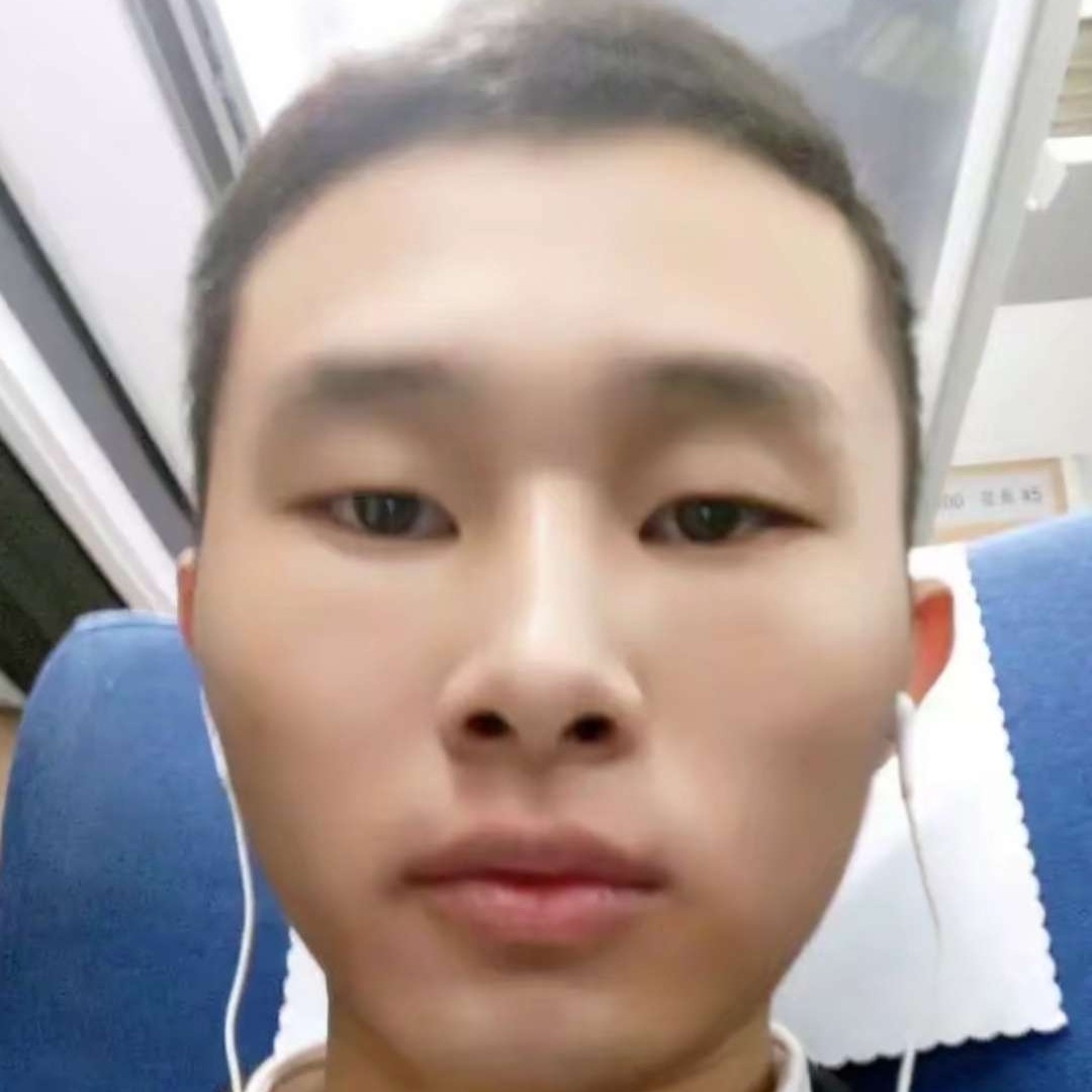 旧颜漫步高大的照片
