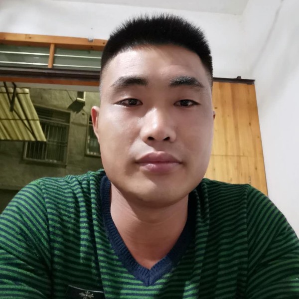 积极拿月饼的照片