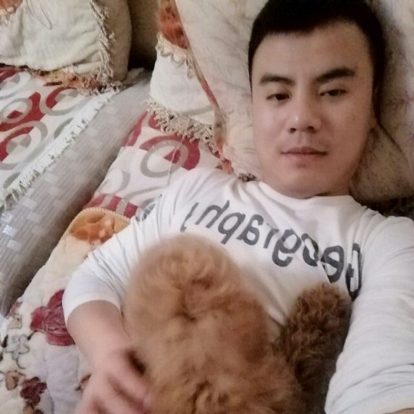 细腻挽手白猫的照片