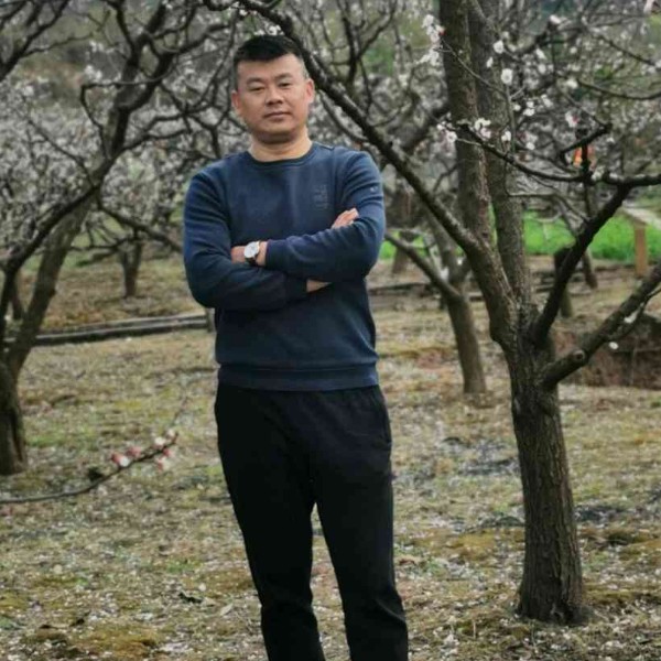 宝贝邂逅魁梧的照片