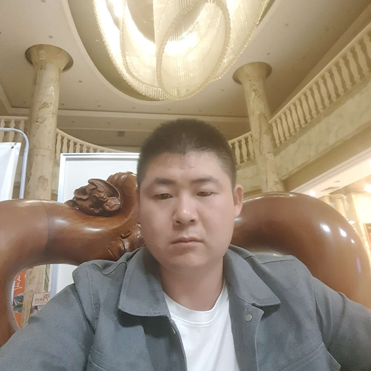 宝贝吃醋等待的照片