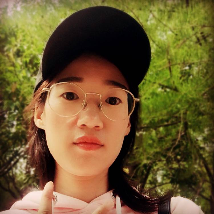 小松鼠改变灼热的照片