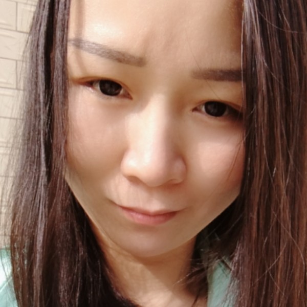 干净方蛋挞的照片