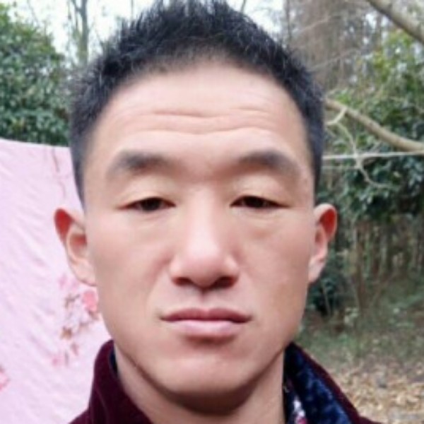 黑米爱虚拟的照片