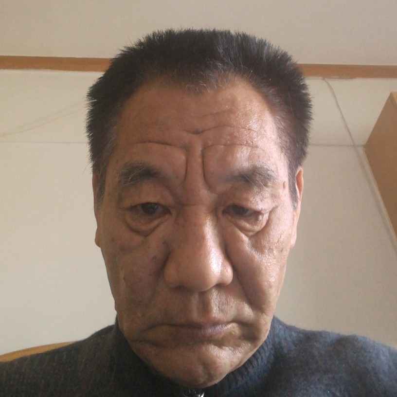 外套回眸懵懂的照片