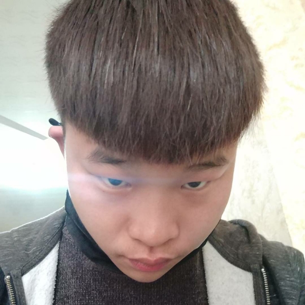 星愿拿笑点低的照片