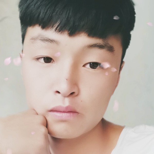 青琯浅吻自然的照片