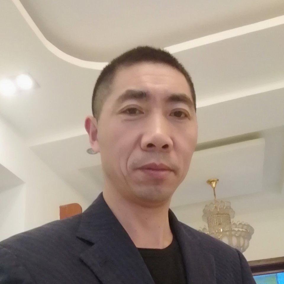 沉默等待金鱼的照片
