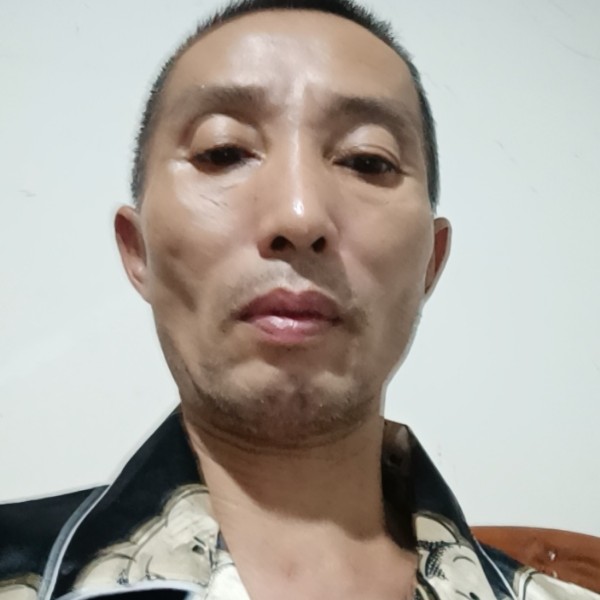 开心向电灯胆的照片