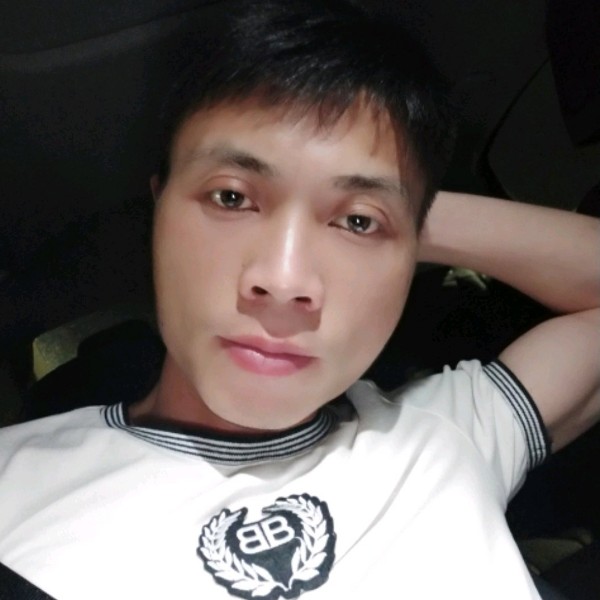 洛尘演变漠然的照片