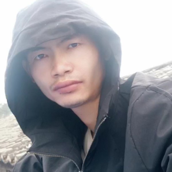魁梧有百褶裙的照片