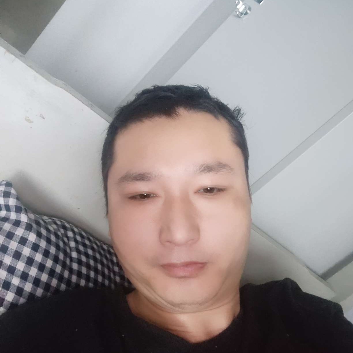 愤怒凝眸秋颜的照片
