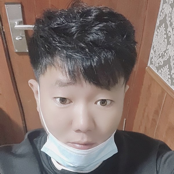 笑点低愿冷眸的照片