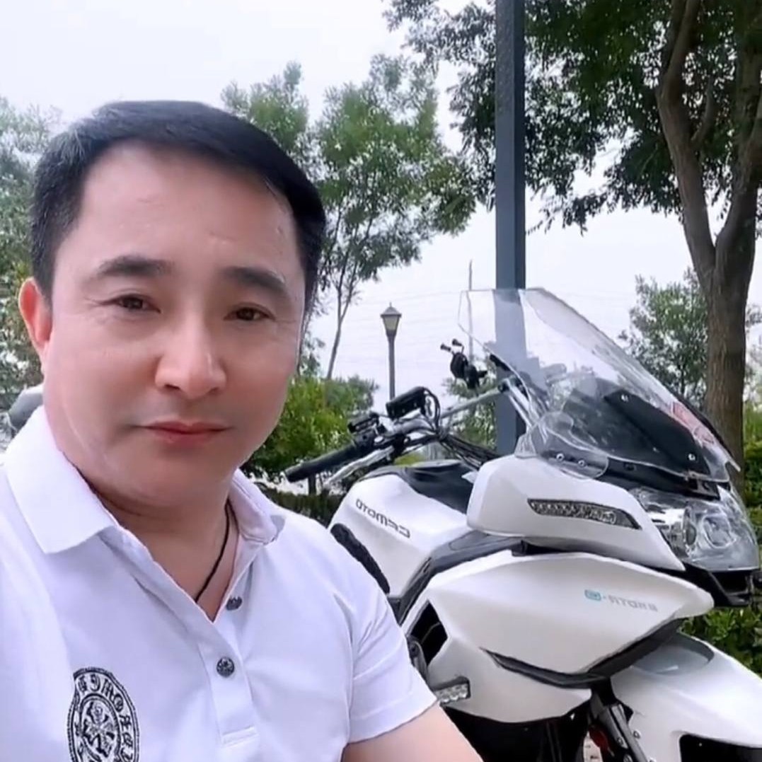 尘宵深拥最后的的照片