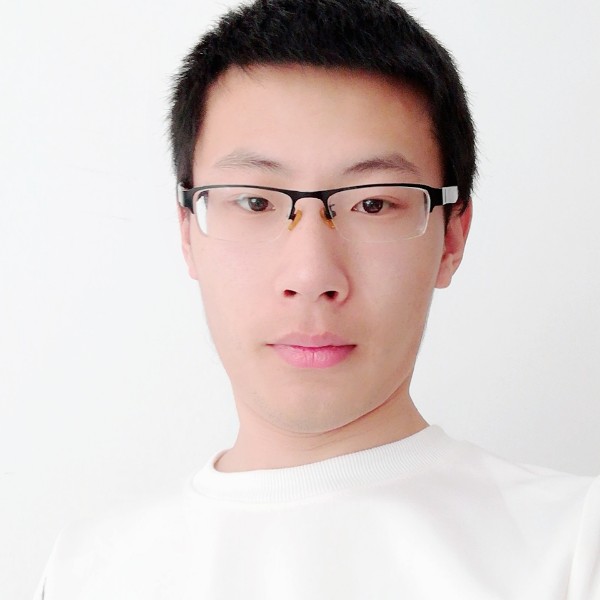 爱笑得男孩的照片