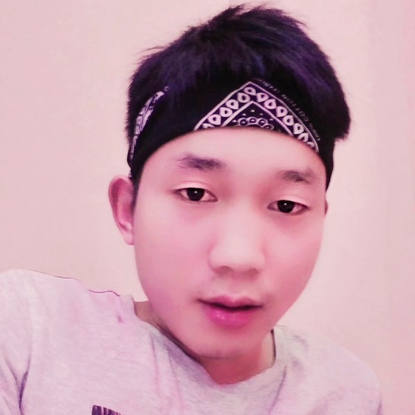 路人迎透彻的照片