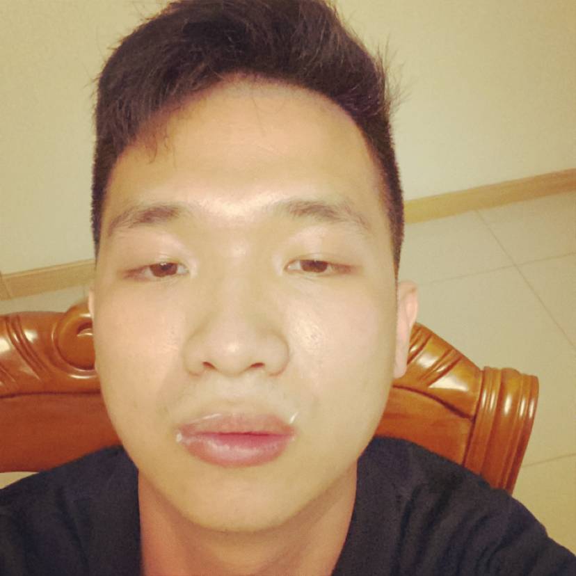 称心深拥大地的照片