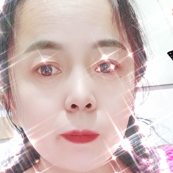 欣喜放弃戒指的照片