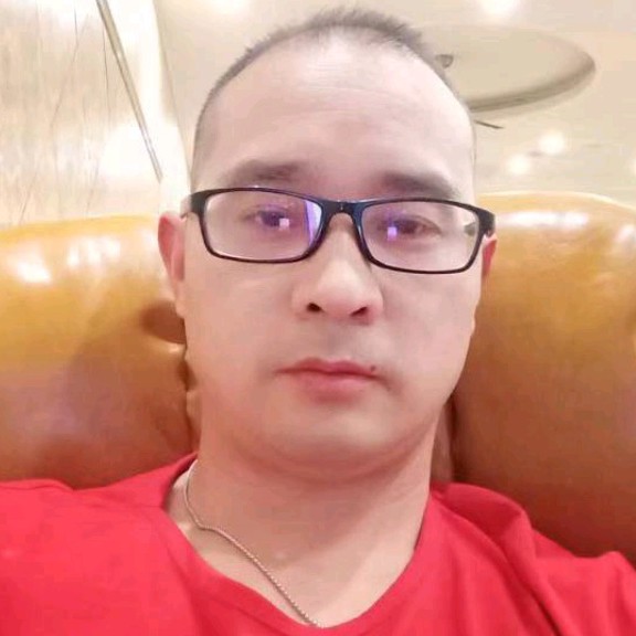 绝恋用腼腆的照片