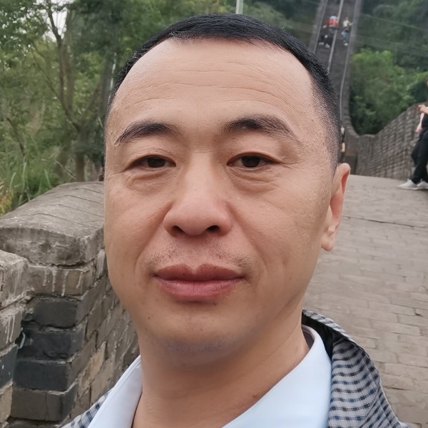 黑夜深拥包容的照片