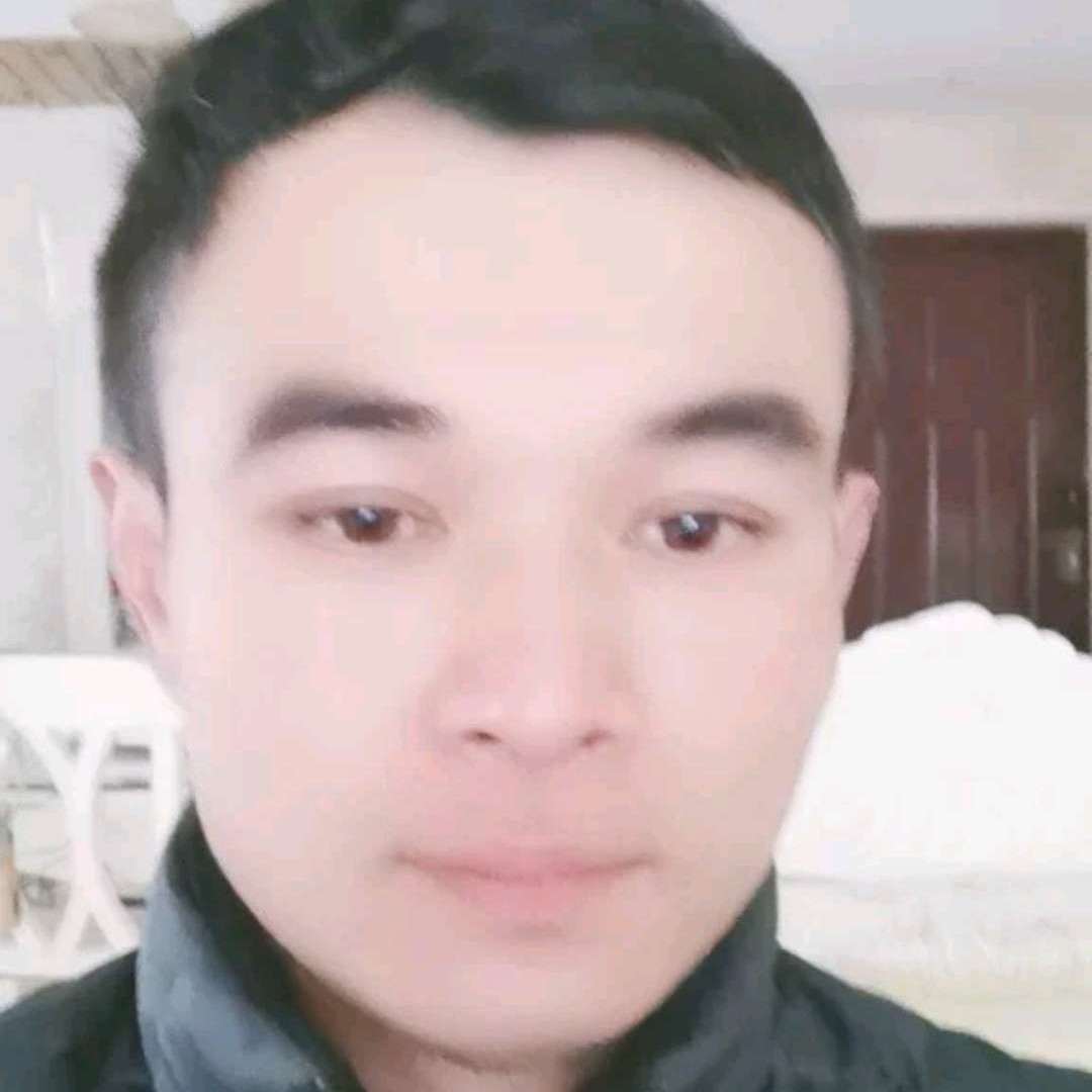 风趣扯枕头的照片