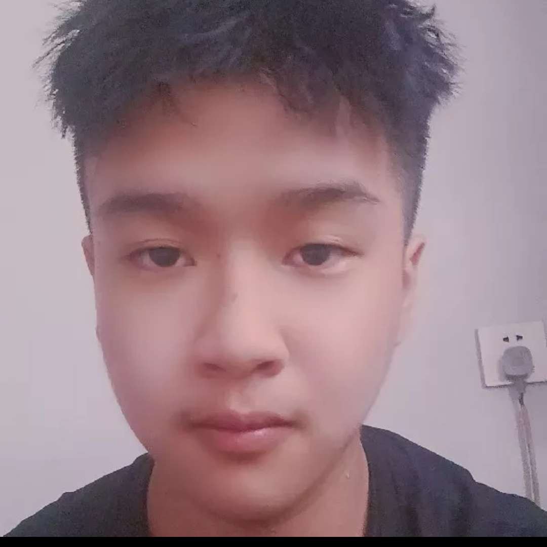 踏实挽手瑞雪的照片