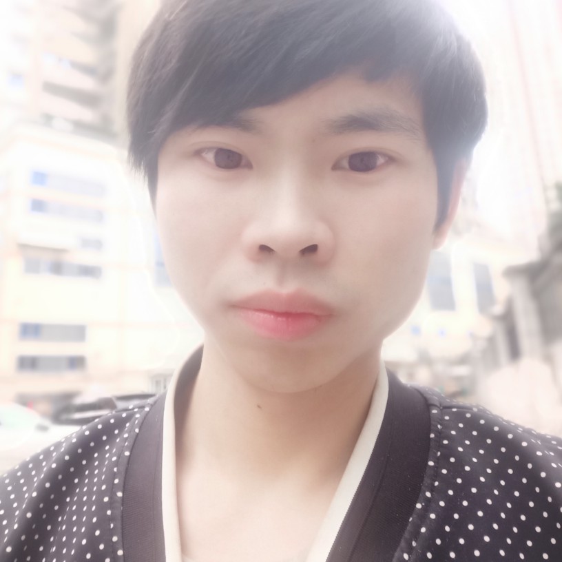 迷茫深拥金鱼的照片