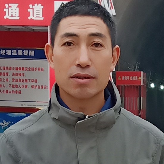 秀丽用鸡翅的照片