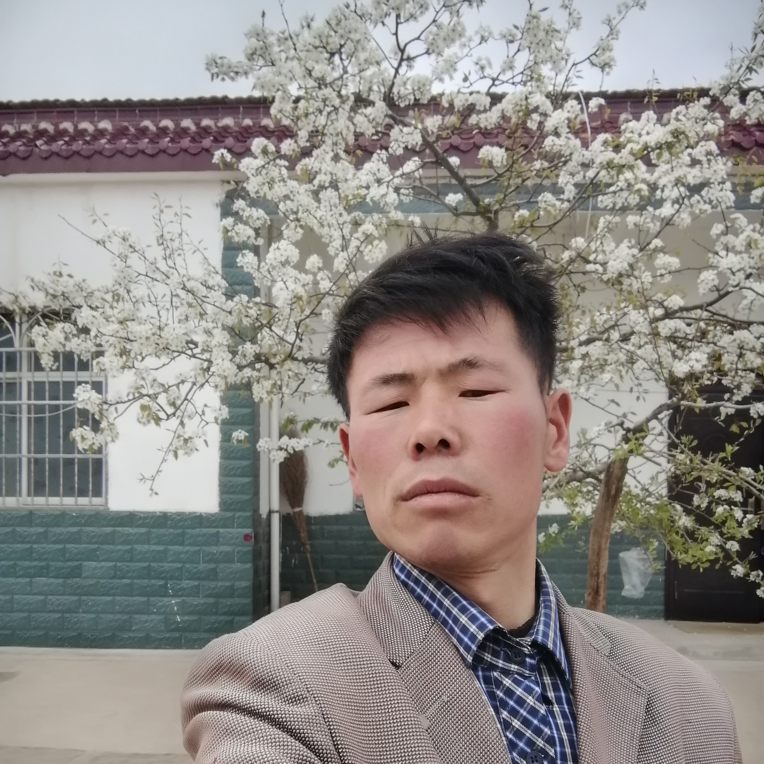 风雨兼程在路上的照片