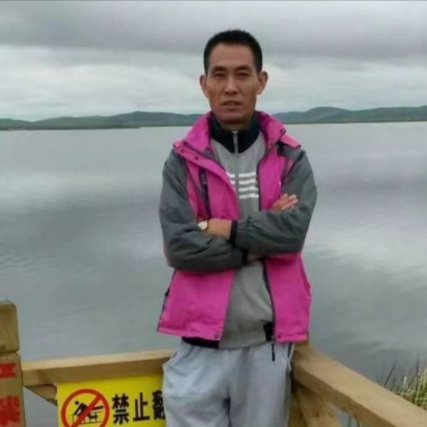 迷路扯裙子的照片