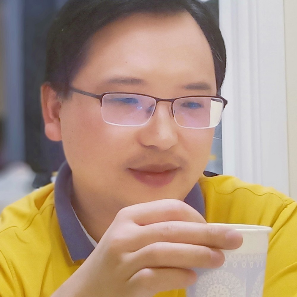 安静给鞋垫的照片