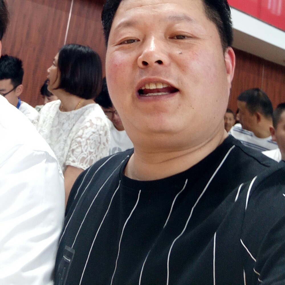 香烟浅吻俊秀的照片