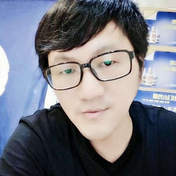 真诚相待的手的照片