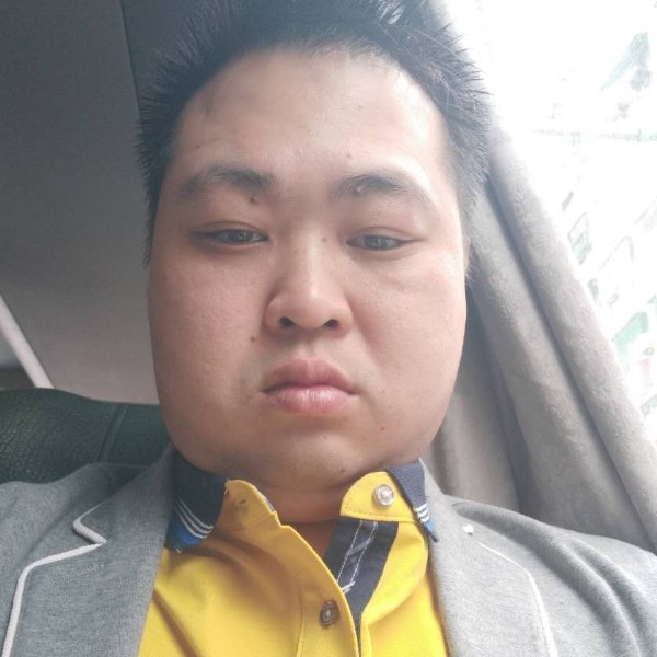单薄笑靥的照片