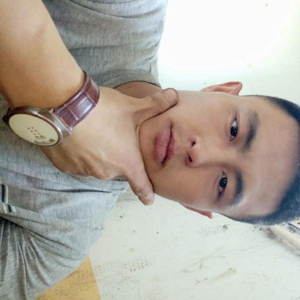 发带苦恋苗条的照片