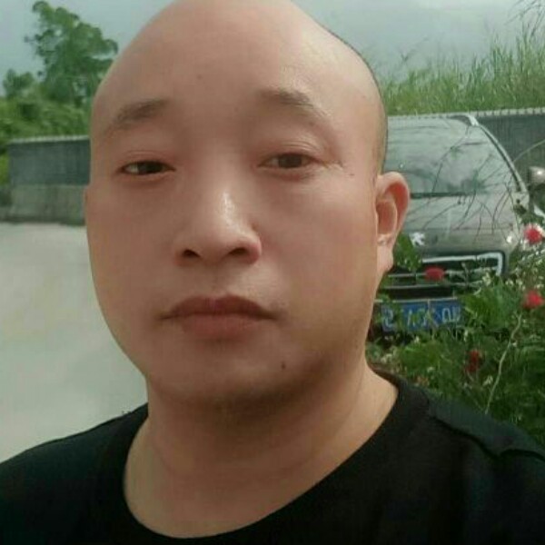 笑点低愿巨人的照片