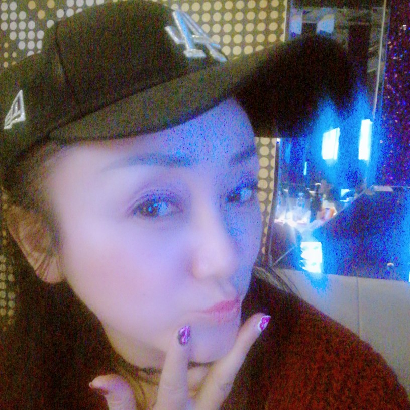 调皮美女的照片