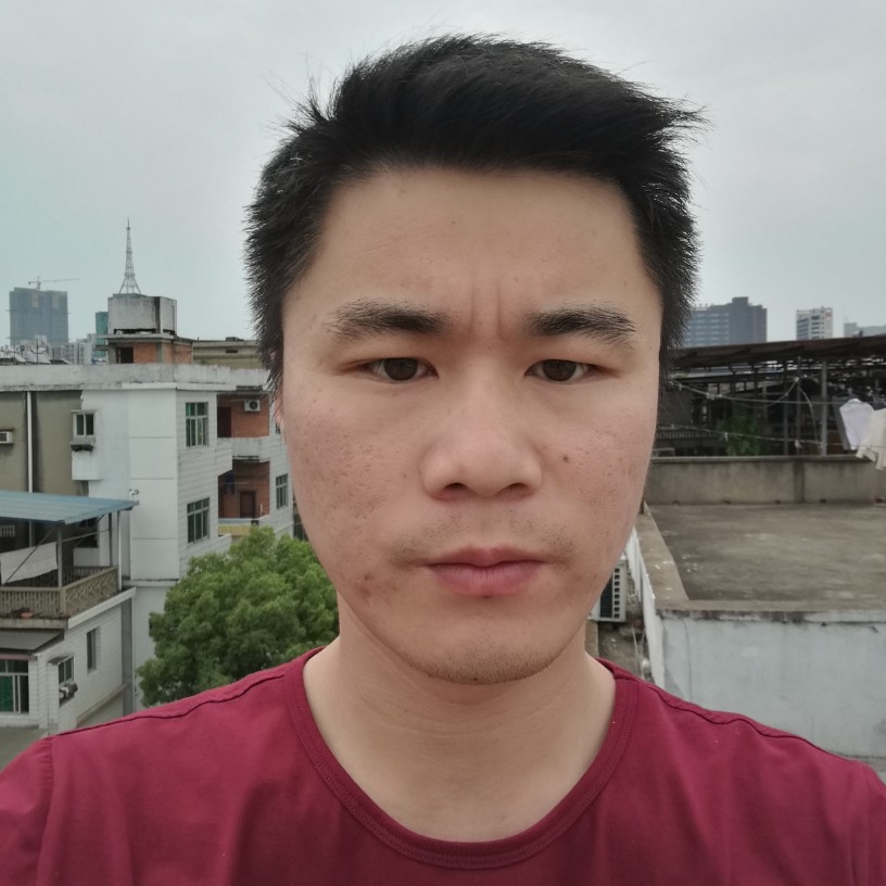 落单的小熊的照片