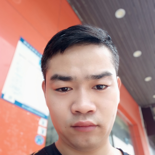 未来深拥甜美的照片