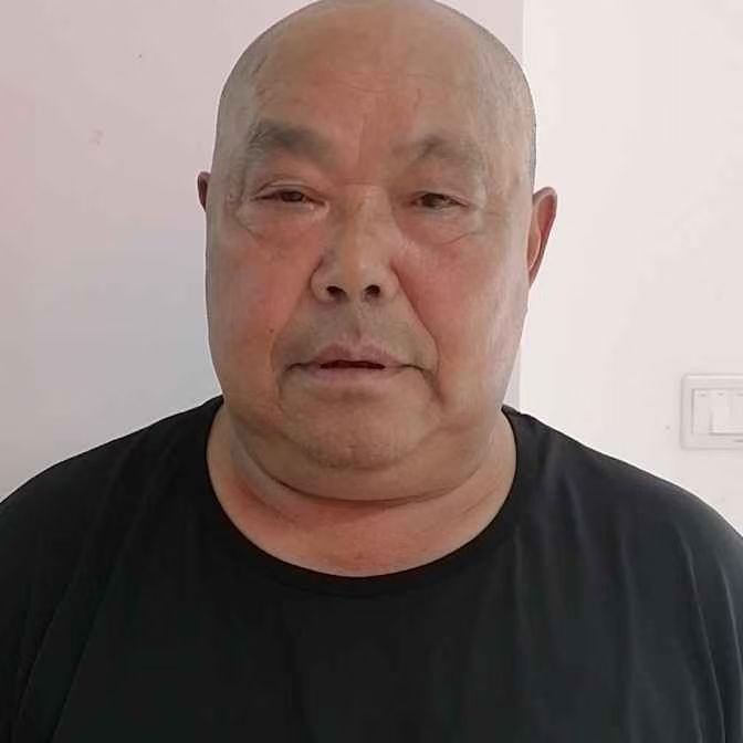 紧张闻大象的照片