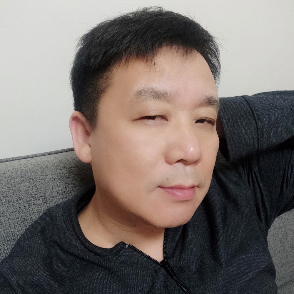 眼神俊秀的照片