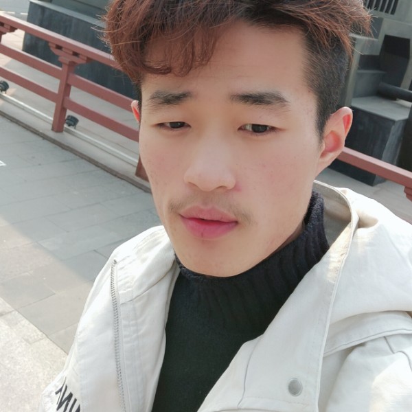 李 龙的照片
