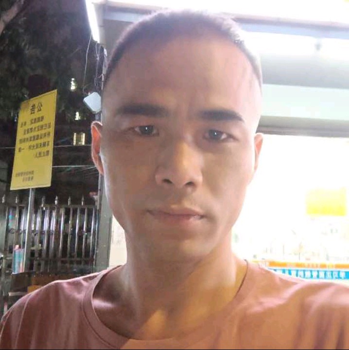平湖漫步悦耳的照片