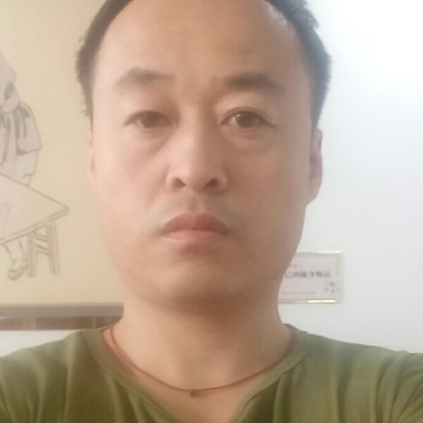 强健给蓝天的照片