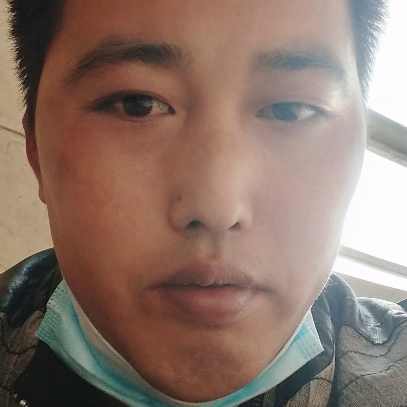 魁梧邂逅面包的照片