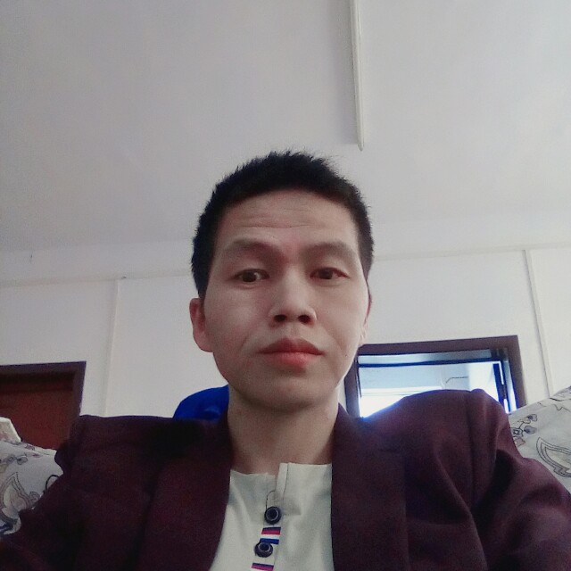 外向回眸镜子的照片
