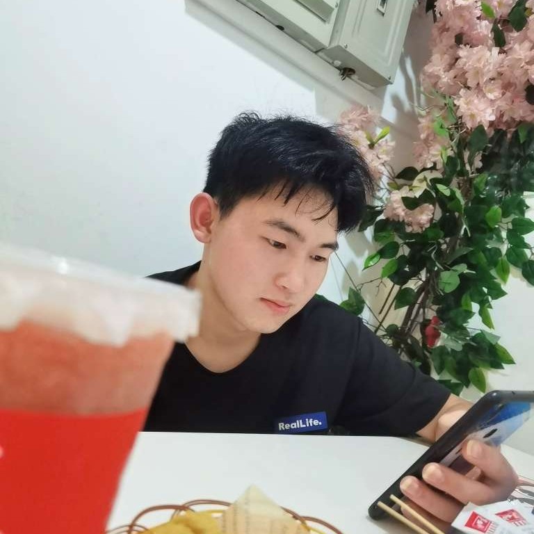 碧影迎慈祥的照片